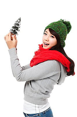 포토 JPG 스튜디오촬영 모자 학생 계절 여자 기념일 행복 대학생 포즈 크리스마스장식 크리스마스 겨울 모션 크리스마스용품 실내 한명 서기 미소 웃음 들기 누끼 사람 동양인 이벤트 상반신 20대 성인 크리스마스트리 목도리 기쁨 한국인 즐거움 오브젝트 여자만 여자한명만 성인여자만 청년만 청년여자만 성인한명만 청년여자한명만 성인여자한명만 성인만 국내포토 1 잡화 감정 표정 인종 청년 내부 용품 파일형식