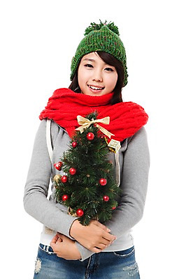 포토 JPG 스튜디오촬영 모자 학생 계절 여자 기념일 행복 대학생 포즈 크리스마스장식 크리스마스 겨울 모션 크리스마스용품 실내 한명 서기 미소 웃음 들기 누끼 사람 동양인 이벤트 상반신 20대 성인 크리스마스트리 목도리 기쁨 한국인 즐거움 오브젝트 여자만 여자한명만 성인여자만 청년만 청년여자만 성인한명만 청년여자한명만 성인여자한명만 성인만 국내포토 1 잡화 감정 표정 인종 청년 내부 용품 파일형식