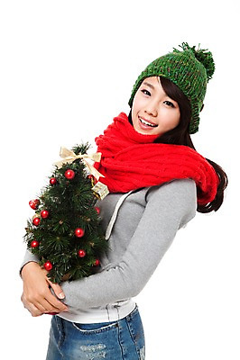 포토 JPG 스튜디오촬영 모자 학생 계절 여자 기념일 행복 대학생 포즈 크리스마스장식 크리스마스 겨울 모션 크리스마스용품 실내 한명 서기 미소 웃음 들기 누끼 사람 동양인 이벤트 상반신 20대 성인 크리스마스트리 목도리 기쁨 한국인 즐거움 오브젝트 여자만 여자한명만 성인여자만 청년만 청년여자만 성인한명만 청년여자한명만 성인여자한명만 성인만 국내포토 1 잡화 감정 표정 인종 청년 내부 용품 파일형식