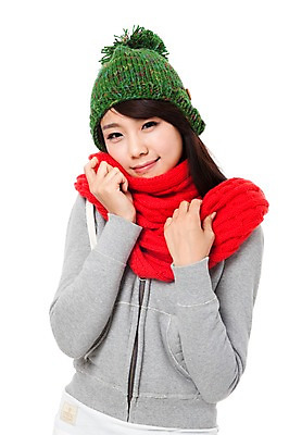 포토 JPG 스튜디오촬영 모자 학생 계절 여자 행복 대학생 포즈 겨울 모션 실내 한명 서기 미소 웃음 누끼 사람 동양인 이벤트 상반신 20대 성인 목도리 기쁨 한국인 즐거움 여자만 여자한명만 성인여자만 청년만 청년여자만 성인한명만 청년여자한명만 성인여자한명만 성인만 국내포토 1 잡화 감정 표정 인종 청년 내부 파일형식