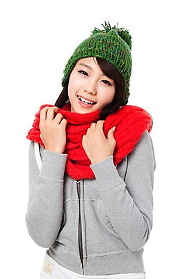 포토 JPG 스튜디오촬영 모자 학생 계절 여자 행복 대학생 포즈 겨울 모션 실내 한명 서기 미소 웃음 누끼 사람 동양인 이벤트 상반신 20대 성인 목도리 기쁨 한국인 즐거움 여자만 여자한명만 성인여자만 청년만 청년여자만 성인한명만 청년여자한명만 성인여자한명만 성인만 국내포토 1 잡화 감정 표정 인종 청년 내부 파일형식