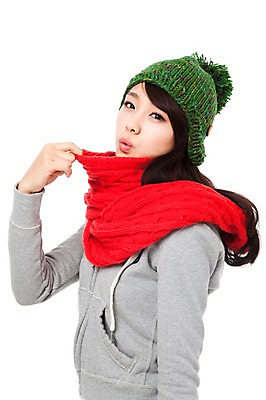 포토 JPG 스튜디오촬영 모자 학생 계절 여자 행복 대학생 포즈 겨울 모션 실내 한명 서기 미소 웃음 누끼 사람 동양인 이벤트 상반신 20대 성인 목도리 기쁨 한국인 즐거움 여자만 여자한명만 성인여자만 청년만 청년여자만 성인한명만 청년여자한명만 성인여자한명만 성인만 국내포토 1 잡화 감정 표정 인종 청년 내부 파일형식