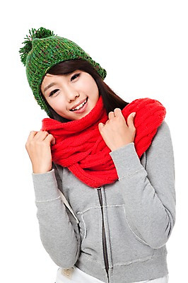 포토 JPG 스튜디오촬영 모자 학생 계절 여자 행복 대학생 포즈 겨울 모션 실내 한명 서기 미소 웃음 누끼 사람 동양인 이벤트 상반신 20대 성인 목도리 기쁨 한국인 즐거움 여자만 여자한명만 성인여자만 청년만 청년여자만 성인한명만 청년여자한명만 성인여자한명만 성인만 국내포토 1 잡화 감정 표정 인종 청년 내부 파일형식