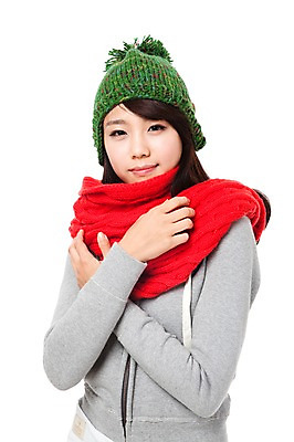 포토 JPG 스튜디오촬영 모자 학생 계절 여자 행복 대학생 포즈 겨울 모션 실내 한명 서기 미소 웃음 누끼 사람 동양인 이벤트 상반신 20대 성인 목도리 기쁨 한국인 즐거움 여자만 여자한명만 성인여자만 청년만 청년여자만 성인한명만 청년여자한명만 성인여자한명만 성인만 국내포토 1 잡화 감정 표정 인종 청년 내부 파일형식