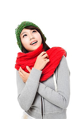 포토 JPG 스튜디오촬영 모자 학생 계절 여자 행복 대학생 포즈 겨울 모션 실내 한명 서기 미소 웃음 누끼 사람 동양인 이벤트 상반신 20대 성인 목도리 기쁨 한국인 즐거움 여자만 여자한명만 성인여자만 청년만 청년여자만 성인한명만 청년여자한명만 성인여자한명만 성인만 국내포토 1 잡화 감정 표정 인종 청년 내부 파일형식