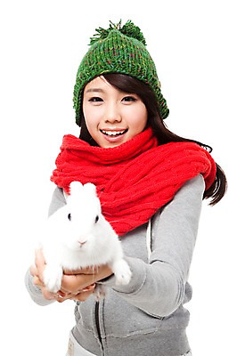 포토 JPG 스튜디오촬영 동물 모자 한마리 학생 계절 여자 행복 대학생 포즈 겨울 모션 실내 한명 서기 미소 웃음 들기 누끼 사람 동양인 이벤트 상반신 20대 성인 목도리 기쁨 한국인 토끼 즐거움 반려 여자만 여자한명만 성인여자만 청년만 청년여자만 성인한명만 청년여자한명만 성인여자한명만 성인만 국내포토 1 잡화 감정 포유류 표정 인종 청년 내부 반려동물 파일형식