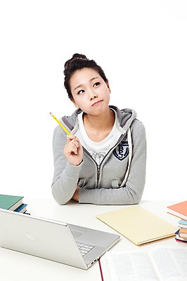 포토 JPG 스튜디오촬영 학생 라이프스타일 여자 교육 대학생 포즈 생각 모션 대학생라이프 문구용품 실내 한명 들기 누끼 사람 앉기 동양인 상반신 20대 성인 책 노트북 컴퓨터 필기구 연필 캠퍼스라이프 공책 펼침 한국인 고민 여자만 여자한명만 성인여자만 청년만 청년여자만 성인한명만 청년여자한명만 성인여자한명만 성인만 국내포토 1 감정 학용품 인종 청년 내부 생활 전자제품 오브젝트 파일형식