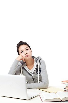 포토 JPG 스튜디오촬영 학생 라이프스타일 여자 교육 대학생 포즈 생각 모션 대학생라이프 문구용품 실내 한명 누끼 사람 앉기 동양인 상반신 20대 성인 책 노트북 컴퓨터 캠퍼스라이프 공책 턱괴기 펼침 한국인 고민 여자만 여자한명만 성인여자만 청년만 청년여자만 성인한명만 청년여자한명만 성인여자한명만 성인만 국내포토 1 감정 인종 청년 내부 생활 전자제품 오브젝트 파일형식