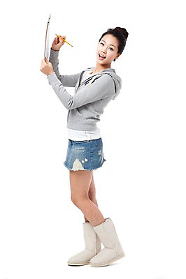 포토 JPG 스튜디오촬영 전신 학생 라이프스타일 여자 교육 대학생 포즈 모션 대학생라이프 문구용품 실내 한명 서기 미소 웃음 들기 누끼 사람 동양인 20대 성인 필기구 연필 캠퍼스라이프 공책 한국인 기록 여자만 여자한명만 성인여자만 청년만 청년여자만 성인한명만 청년여자한명만 성인여자한명만 성인만 국내포토 1 학용품 표정 인종 청년 내부 생활 오브젝트 파일형식