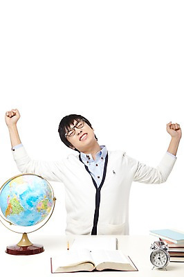 포토 JPG 스튜디오촬영 학생 라이프스타일 교육 남자 대학생 시계 포즈 모션 대학생라이프 문구용품 실내 피곤 한명 누끼 사람 앉기 동양인 손짓 상반신 20대 성인 책 필기구 연필 쌓기 캠퍼스라이프 공책 펼침 한국인 자명종 시간 여러권 탁상시계 기지개 시간관리 남자만 남자한명만 성인남자만 청년만 청년남자만 청년남자한명만 성인한명만 성인남자한명만 성인만 국내포토 1 다수 컨셉 학용품 인종 청년 내부 생활 알람 오브젝트 파일형식