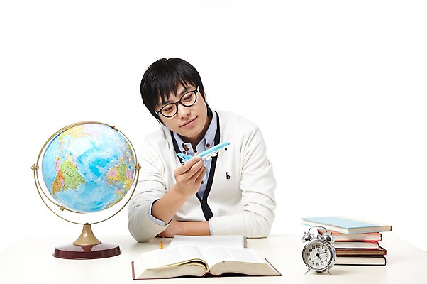 포토 JPG 스튜디오촬영 학생 라이프스타일 응시 교육 남자 대학생 시계 포즈 모션 대학생라이프 문구용품 비행기 실내 한명 미소 웃음 들기 누끼 사람 앉기 동양인 상반신 20대 성인 책 장난감 쌓기 모형 캠퍼스라이프 공책 펼침 한국인 자명종 비행 시간 여러권 탁상시계 시간관리 남자만 남자한명만 성인남자만 청년만 청년남자만 청년남자한명만 성인한명만 성인남자한명만 성인만 국내포토 1 시선 다수 항공교통 대중교통 표정 인종 청년 내부 생활 알람 오브젝트 파일형식