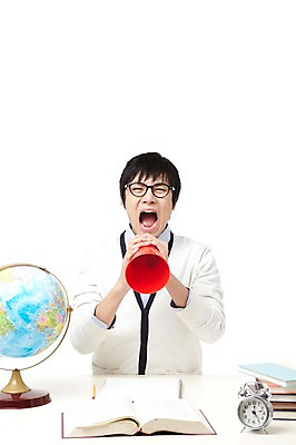 포토 JPG 스튜디오촬영 학생 라이프스타일 교육 남자 대학생 시계 포즈 모션 대학생라이프 문구용품 안내 실내 한명 들기 누끼 사람 앉기 동양인 상반신 20대 성인 책 세계 글로벌 필기구 연필 지구본 쌓기 캠퍼스라이프 공책 확성기 외침 펼침 한국인 자명종 시간 알림 여러권 탁상시계 시간관리 남자만 남자한명만 성인남자만 청년만 청년남자만 청년남자한명만 성인한명만 성인남자한명만 성인만 국내포토 1 다수 학용품 인종 청년 내부 생활 소리 알람 오브젝트 파일형식