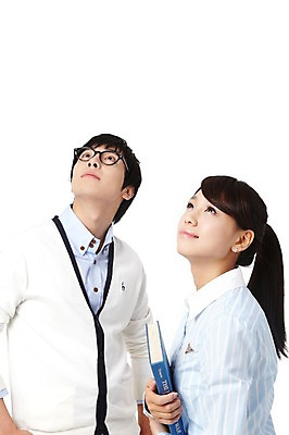 포토 JPG 스튜디오촬영 학생 라이프스타일 응시 여자 교육 남자 대학생 포즈 모션 대학생라이프 실내 미소 들기 누끼 사람 동양인 상반신 20대 성인 두명 책 캠퍼스라이프 한국인 한권 청년만 성인만 국내포토 1 시선 표정 인종 청년 내부 생활 파일형식