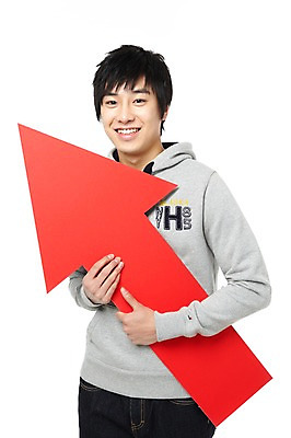 포토 JPG 스튜디오촬영 학생 라이프스타일 교육 남자 화살표 대학생 포즈 모션 대학생라이프 실내 한명 서기 미소 웃음 들기 누끼 사람 동양인 상반신 20대 성인 캠퍼스라이프 기쁨 한국인 발전 즐거움 상승 긍정적 업그레이드 남자만 남자한명만 성인남자만 청년만 청년남자만 청년남자한명만 성인한명만 성인남자한명만 성인만 국내포토 1 감정 컨셉 표정 인종 청년 내부 생활 파일형식