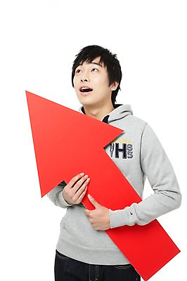 포토 JPG 스튜디오촬영 학생 라이프스타일 교육 남자 화살표 대학생 포즈 모션 대학생라이프 실내 한명 서기 미소 웃음 들기 누끼 사람 동양인 상반신 20대 성인 캠퍼스라이프 기쁨 한국인 발전 즐거움 상승 긍정적 업그레이드 남자만 남자한명만 성인남자만 청년만 청년남자만 청년남자한명만 성인한명만 성인남자한명만 성인만 국내포토 1 감정 컨셉 표정 인종 청년 내부 생활 파일형식