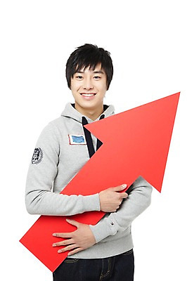 포토 JPG 스튜디오촬영 학생 라이프스타일 교육 남자 화살표 대학생 포즈 모션 대학생라이프 실내 한명 서기 미소 웃음 들기 누끼 사람 동양인 상반신 20대 성인 캠퍼스라이프 기쁨 한국인 발전 즐거움 상승 긍정적 업그레이드 남자만 남자한명만 성인남자만 청년만 청년남자만 청년남자한명만 성인한명만 성인남자한명만 성인만 국내포토 1 감정 컨셉 표정 인종 청년 내부 생활 파일형식