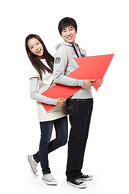 포토 JPG 스튜디오촬영 전신 학생 라이프스타일 여자 교육 남자 화살표 대학생 포즈 모션 대학생라이프 실내 서기 미소 웃음 들기 누끼 사람 동양인 20대 성인 두명 캠퍼스라이프 기쁨 한국인 발전 즐거움 상승 긍정적 업그레이드 청년만 성인만 국내포토 감정 컨셉 표정 인종 청년 내부 생활 파일형식