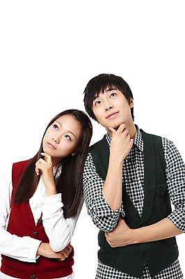 포토 JPG 스튜디오촬영 학생 라이프스타일 여자 교육 남자 대학생 포즈 생각 모션 대학생라이프 실내 서기 미소 누끼 사람 동양인 손짓 상반신 20대 성인 두명 캠퍼스라이프 한국인 고민 청년만 성인만 국내포토 감정 표정 인종 청년 내부 생활 파일형식