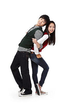 포토 JPG 스튜디오촬영 전신 학생 라이프스타일 여자 교육 남자 대학생 포즈 모션 대학생라이프 실내 서기 미소 웃음 누끼 사람 동양인 20대 성인 두명 캠퍼스라이프 스트레칭 한국인 등배지기 청년만 성인만 국내포토 표정 인종 청년 내부 생활 운동 파일형식