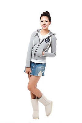 포토 JPG 스튜디오촬영 전신 학생 라이프스타일 여자 교육 대학생 포즈 모션 대학생라이프 실내 한명 서기 미소 웃음 누끼 사람 동양인 손짓 20대 성인 캠퍼스라이프 한국인 여자만 여자한명만 성인여자만 청년만 청년여자만 성인한명만 청년여자한명만 성인여자한명만 성인만 국내포토 1 표정 인종 청년 내부 생활 파일형식