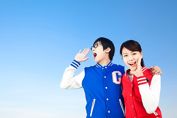 포토 JPG 학생 라이프스타일 여자 교육 남자 대학생 포즈 모션 하늘 어깨동무 대학생라이프 서기 미소 웃음 사람 동양인 손짓 상반신 20대 성인 야외 두명 캠퍼스라이프 외침 한국인 청년만 성인만 국내포토 표정 인종 청년 생활 소리 파일형식