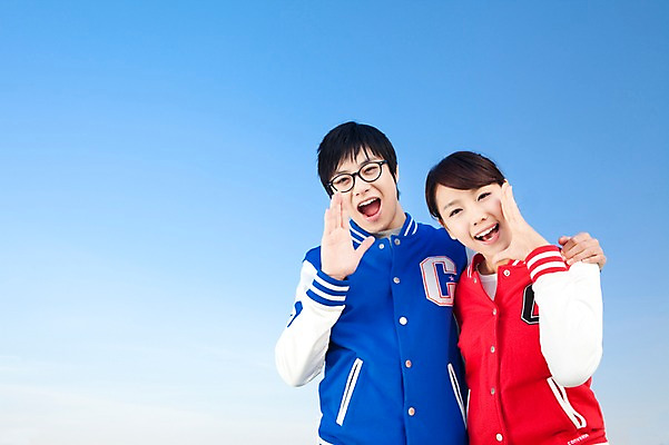 포토 JPG 학생 라이프스타일 여자 교육 남자 대학생 포즈 모션 하늘 어깨동무 대학생라이프 서기 미소 웃음 사람 동양인 손짓 상반신 20대 성인 야외 두명 캠퍼스라이프 외침 한국인 청년만 성인만 국내포토 표정 인종 청년 생활 소리 파일형식