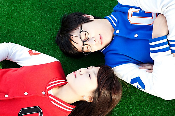 포토 JPG 학생 라이프스타일 여자 교육 남자 대학생 포즈 모션 하늘 대학생라이프 사람 동양인 잔디 상반신 20대 성인 야외 두명 눕기 팔짱 눈감음 캠퍼스라이프 한국인 잠 청년만 성인만 국내포토 식물 인종 청년 생활 파일형식