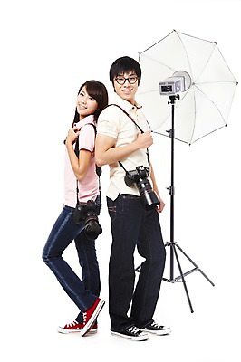 포토 JPG 스튜디오촬영 전신 직업 학생 라이프스타일 여자 교육 남자 대학생 포즈 모션 대학생라이프 조명 실내 서기 미소 웃음 들기 누끼 사람 동양인 20대 성인 두명 카메라 캠퍼스라이프 사진촬영 기댐 한국인 등맞대기 사진사 열정 조명기구 사진조명 조명기기 조명시설 조명장치 촬영장비 청년만 성인만 국내포토 감정 표정 인종 청년 내부 생활 전자제품 촬영 기계 장비 도구 작가 시설 파일형식