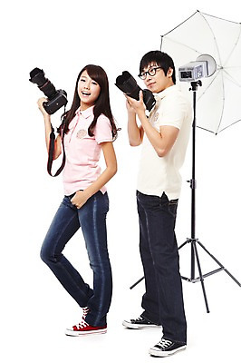 포토 JPG 스튜디오촬영 전신 직업 학생 라이프스타일 여자 교육 남자 대학생 포즈 모션 대학생라이프 조명 실내 서기 미소 웃음 들기 누끼 사람 동양인 20대 성인 두명 카메라 캠퍼스라이프 사진촬영 한국인 사진사 열정 조명기구 사진조명 조명기기 조명시설 조명장치 촬영장비 청년만 성인만 국내포토 감정 표정 인종 청년 내부 생활 전자제품 촬영 기계 장비 도구 작가 시설 파일형식