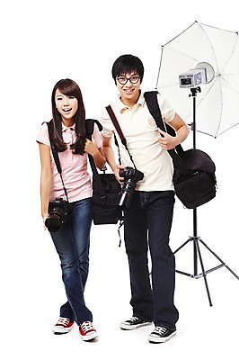 포토 JPG 스튜디오촬영 전신 직업 학생 라이프스타일 여자 교육 남자 대학생 포즈 모션 대학생라이프 조명 실내 서기 미소 웃음 들기 누끼 사람 동양인 20대 성인 두명 카메라 캠퍼스라이프 사진촬영 한국인 사진사 열정 조명기구 사진조명 조명기기 조명시설 조명장치 촬영장비 카메라가방 청년만 성인만 국내포토 감정 가방 표정 인종 청년 내부 생활 전자제품 촬영 기계 장비 도구 작가 시설 파일형식