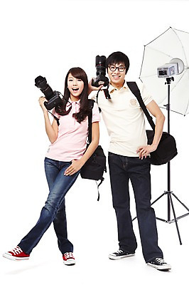 포토 JPG 스튜디오촬영 전신 직업 학생 라이프스타일 여자 교육 남자 대학생 포즈 모션 대학생라이프 조명 실내 서기 미소 웃음 들기 누끼 사람 동양인 20대 성인 두명 카메라 캠퍼스라이프 사진촬영 한국인 사진사 열정 조명기구 사진조명 조명기기 조명시설 조명장치 촬영장비 카메라가방 청년만 성인만 국내포토 감정 가방 표정 인종 청년 내부 생활 전자제품 촬영 기계 장비 도구 작가 시설 파일형식