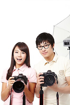 포토 JPG 스튜디오촬영 직업 학생 라이프스타일 여자 교육 남자 대학생 포즈 모션 대학생라이프 조명 실내 서기 미소 웃음 들기 누끼 사람 동양인 상반신 20대 성인 두명 카메라 캠퍼스라이프 사진촬영 한국인 사진사 열정 조명기구 사진조명 조명기기 조명시설 조명장치 촬영장비 청년만 성인만 국내포토 감정 표정 인종 청년 내부 생활 전자제품 촬영 기계 장비 도구 작가 시설 파일형식