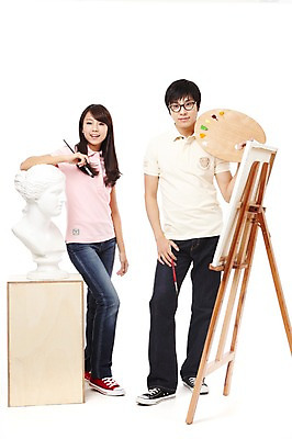 포토 JPG 스튜디오촬영 전신 직업 학생 라이프스타일 여자 교육 남자 대학생 포즈 모션 대학생라이프 실내 미술 서기 미소 웃음 들기 누끼 사람 동양인 20대 성인 두명 캠퍼스라이프 물감 미술도구 한국인 붓 팔레트 이젤 열정 캔버스 석고상 미대생 석고 청년만 성인만 국내포토 감정 문화예술 표정 인종 청년 내부 생활 오브젝트 파일형식