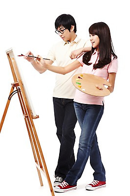 포토 JPG 스튜디오촬영 전신 직업 학생 라이프스타일 여자 교육 남자 대학생 포즈 모션 대학생라이프 실내 미술 서기 미소 웃음 들기 누끼 사람 동양인 20대 성인 두명 옆모습 캠퍼스라이프 물감 미술도구 한국인 붓 팔레트 이젤 열정 캔버스 미대생 청년만 성인만 국내포토 감정 뷰포인트 문화예술 표정 인종 청년 내부 생활 오브젝트 파일형식