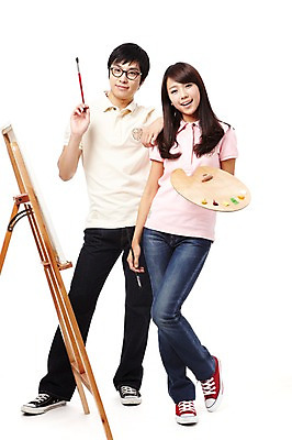 포토 JPG 스튜디오촬영 전신 직업 학생 라이프스타일 여자 교육 남자 대학생 포즈 모션 대학생라이프 실내 미술 서기 미소 웃음 들기 누끼 사람 동양인 20대 성인 두명 캠퍼스라이프 물감 미술도구 한국인 붓 팔레트 이젤 열정 캔버스 미대생 청년만 성인만 국내포토 감정 문화예술 표정 인종 청년 내부 생활 오브젝트 파일형식