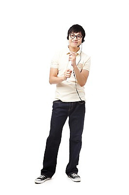 포토 JPG 스튜디오촬영 전신 직업 학생 라이프스타일 교육 남자 종이 대학생 포즈 모션 대학생라이프 실내 한명 서기 미소 웃음 들기 누끼 사람 동양인 손짓 20대 성인 캠퍼스라이프 헤드셋 한국인 감독 박수 열정 방송 조감독 조연출 남자만 남자한명만 성인남자만 청년만 청년남자만 청년남자한명만 성인한명만 성인남자한명만 성인만 국내포토 1 감정 음향기기 표정 인종 청년 내부 생활 헤드폰 파일형식