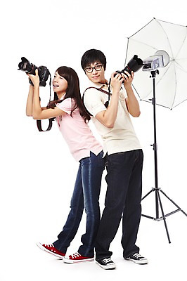 포토 JPG 스튜디오촬영 전신 직업 학생 라이프스타일 여자 교육 남자 대학생 포즈 모션 대학생라이프 조명 실내 서기 미소 웃음 들기 누끼 사람 동양인 20대 성인 두명 카메라 캠퍼스라이프 사진촬영 한국인 사진사 열정 조명기구 사진조명 조명기기 조명시설 조명장치 촬영장비 청년만 성인만 국내포토 감정 표정 인종 청년 내부 생활 전자제품 촬영 기계 장비 도구 작가 시설 파일형식