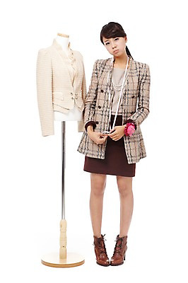 포토 JPG 스튜디오촬영 전신 직업 학생 라이프스타일 옷 여자 교육 대학생 포즈 상의 생각 모션 대학생라이프 실내 줄자 한명 서기 누끼 사람 동양인 20대 성인 캠퍼스라이프 한국인 마네킹 디자이너 패션디자이너 고민 열정 핀꽂이 여자만 여자한명만 성인여자만 청년만 청년여자만 성인한명만 청년여자한명만 성인여자한명만 성인만 국내포토 1 감정 자 인종 청년 내부 생활 꽂이 파일형식