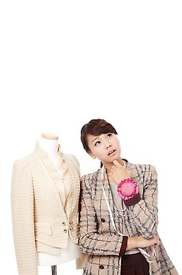 포토 JPG 스튜디오촬영 직업 학생 라이프스타일 옷 여자 교육 대학생 포즈 상의 생각 모션 대학생라이프 실내 줄자 한명 서기 누끼 사람 동양인 상반신 20대 성인 캠퍼스라이프 한국인 마네킹 디자이너 패션디자이너 고민 열정 핀꽂이 여자만 여자한명만 성인여자만 청년만 청년여자만 성인한명만 청년여자한명만 성인여자한명만 성인만 국내포토 1 감정 자 인종 청년 내부 생활 꽂이 파일형식