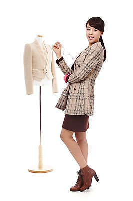 포토 JPG 스튜디오촬영 전신 직업 학생 라이프스타일 옷 여자 교육 대학생 포즈 상의 모션 대학생라이프 실내 줄자 한명 서기 미소 웃음 누끼 사람 동양인 20대 성인 캠퍼스라이프 한국인 마네킹 디자이너 패션디자이너 열정 핀꽂이 여자만 여자한명만 성인여자만 청년만 청년여자만 성인한명만 청년여자한명만 성인여자한명만 성인만 국내포토 1 감정 표정 자 인종 청년 내부 생활 꽂이 파일형식