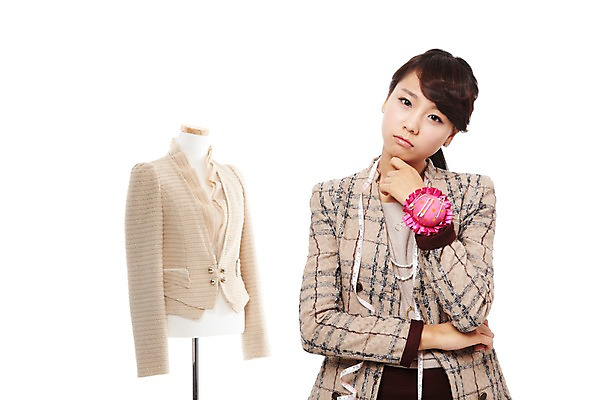 포토 JPG 스튜디오촬영 직업 학생 라이프스타일 옷 여자 교육 대학생 포즈 상의 생각 모션 대학생라이프 실내 줄자 한명 서기 누끼 사람 동양인 상반신 20대 성인 캠퍼스라이프 한국인 마네킹 디자이너 패션디자이너 고민 열정 핀꽂이 여자만 여자한명만 성인여자만 청년만 청년여자만 성인한명만 청년여자한명만 성인여자한명만 성인만 국내포토 1 감정 자 인종 청년 내부 생활 꽂이 파일형식