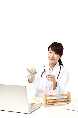 포토 JPG 스튜디오촬영 직업 학생 라이프스타일 여자 교육 대학생 포즈 청진기 의료기기 대학생라이프 문구용품 실내 실험기구 실험 한명 웃음 들기 누끼 사람 앉기 동양인 상반신 20대 성인 치료 책 노트북 컴퓨터 연필 캠퍼스라이프 공책 펼침 한국인 의사 의료용품 가운 의사가운 실험복 스포이트 시험관 열정 의대생 여자만 여자한명만 성인여자만 청년만 청년여자만 성인한명만 청년여자한명만 성인여자한명만 성인만 국내포토 1 옷 감정 과학 의학 모션 학용품 표정 인종 청년 내부 생활 전자제품 필기구 의료진 오브젝트 피펫 파일형식