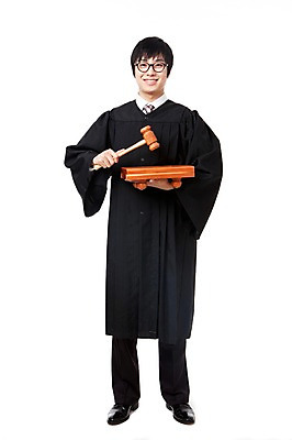 포토 JPG 스튜디오촬영 전신 직업 학생 라이프스타일 교육 남자 대학생 포즈 모션 대학생라이프 실내 한명 서기 미소 웃음 들기 누끼 사람 동양인 손짓 20대 성인 캠퍼스라이프 한국인 가운 판사복 선택 법률가 판사 검사_법률가 법 열정 의사봉 재판 법관 판결 법원 법의 변호사 법대생 법학과 제헌절 남자만 남자한명만 성인남자만 청년만 청년남자만 청년남자한명만 성인한명만 성인남자한명만 성인만 국내포토 1 옷 감정 컨셉 표정 인종 청년 내부 생활 국경일 파일형식