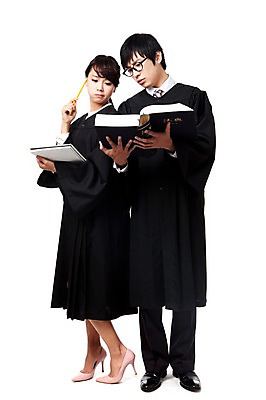 포토 JPG 스튜디오촬영 전신 직업 학생 라이프스타일 여자 교육 남자 대학생 포즈 생각 대학생라이프 문구용품 실내 서기 들기 누끼 사람 동양인 20대 성인 두명 책 연필 캠퍼스라이프 공책 기댐 펼침 한국인 가운 판사복 법률가 판사 고민 검사_법률가 법 열정 재판 법관 법의 변호사 법대생 법전 법학과 제헌절 청년만 성인만 국내포토 옷 감정 모션 학용품 인종 청년 내부 생활 필기구 국경일 오브젝트 파일형식