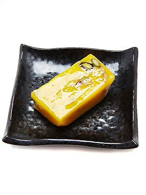 포토 JPG 스튜디오촬영 접시 명절 한식 음식 디저트 떡 한국 실내 누끼 사람없음 노란색 전통음식 공주떡 국내포토 전통 식기 기념일 아시아 컬러 내부 파일형식