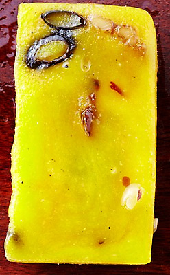 포토 JPG 스튜디오촬영 명절 한식 음식 백그라운드 디저트 떡 한국 실내 사람없음 노란색 전통음식 공주떡 국내포토 전통 기념일 아시아 컬러 내부 파일형식