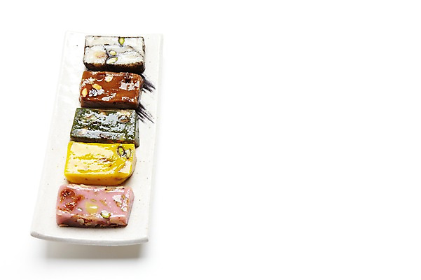 포토 JPG 스튜디오촬영 접시 명절 한식 음식 디저트 떡 한국 실내 누끼 사람없음 전통음식 공주떡 국내포토 전통 식기 기념일 아시아 내부 파일형식