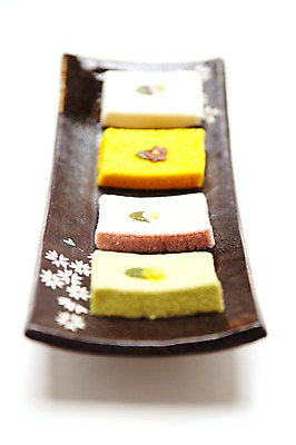 포토 JPG 스튜디오촬영 접시 명절 한식 음식 디저트 떡 한국 실내 누끼 사람없음 전통음식 설기 국내포토 전통 식기 기념일 아시아 내부 파일형식