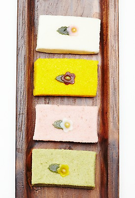 포토 JPG 스튜디오촬영 접시 명절 한식 음식 디저트 떡 한국 실내 누끼 사람없음 전통음식 설기 국내포토 전통 식기 기념일 아시아 내부 파일형식