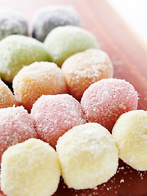 포토 JPG 스튜디오촬영 접시 명절 한식 음식 디저트 떡 한국 실내 사람없음 전통음식 경단 국내포토 전통 식기 기념일 아시아 내부 파일형식